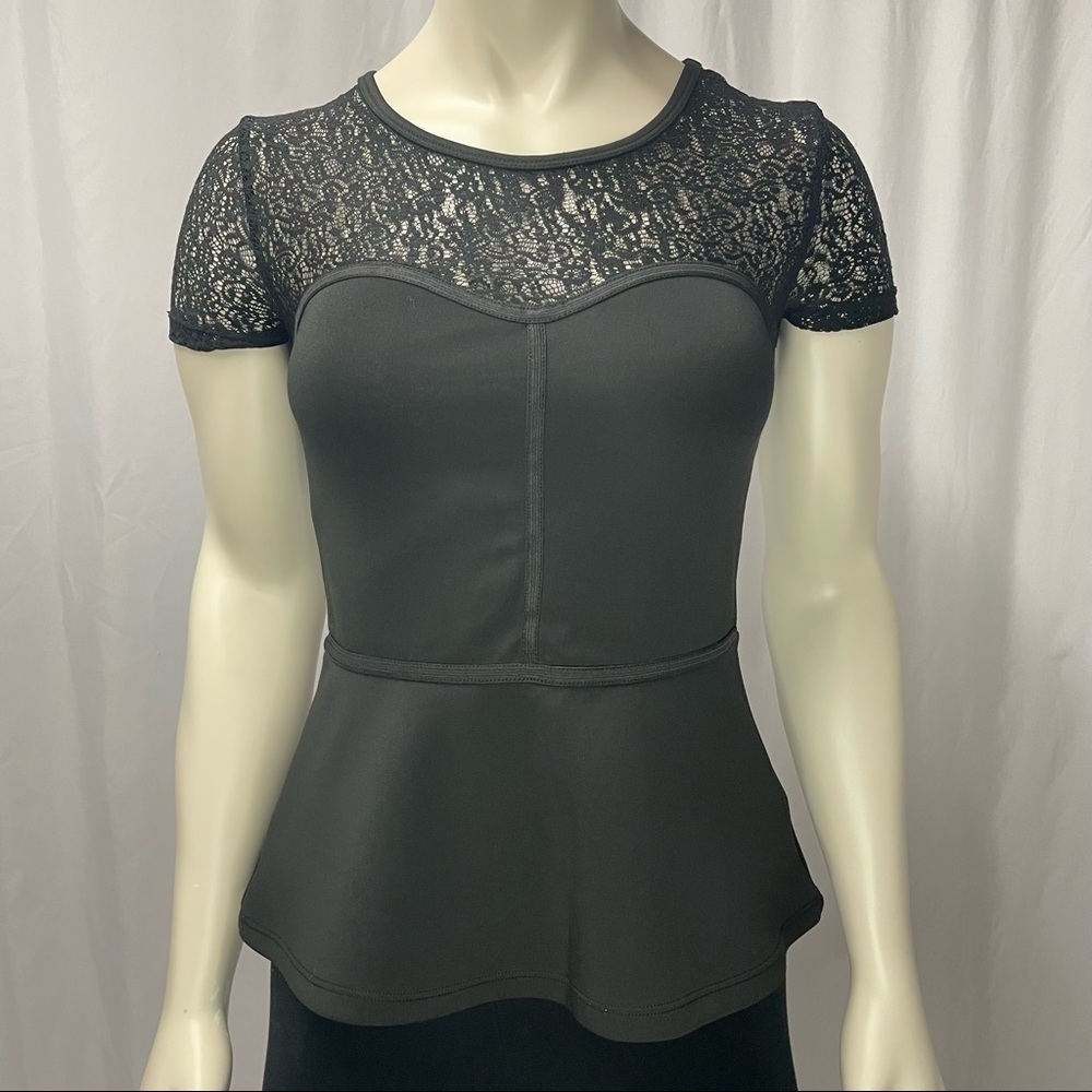 Dynamite Lacy Peplum Short Sleeved Shirt With Sweetheart Neckline Size XS
